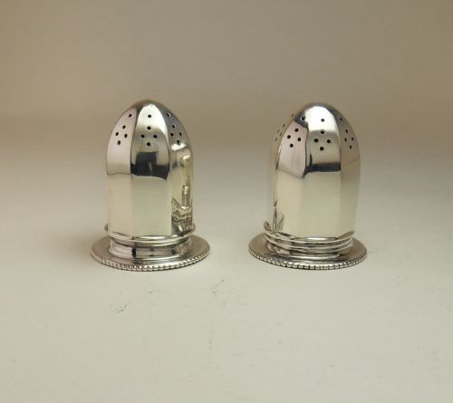 PAIR OF BULLET FORM SILVER PEPPERETTES BIRMINGHAM 1924 - ADDITIONAL PHOTO 3
