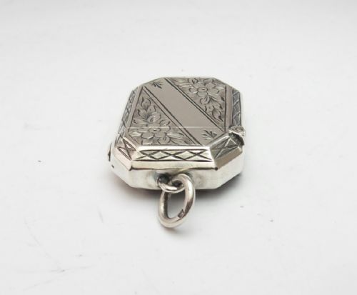 UNUSUALLY SHAPED SILVER VESTA CASE CHESTER 1903 - ADDITIONAL PHOTO 1