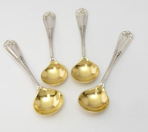 4 silver gilded salt spoons sheffield 1880 walker hall - CATEGORY: ANTIQUE SILVER - DATED VICTORIAN
