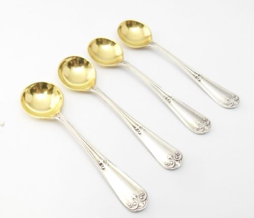4 SILVER GILDED SALT SPOONS SHEFFIELD 1880 WALKER HALL - ADDITIONAL PHOTO 1