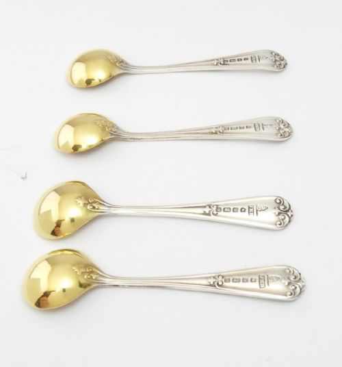4 SILVER GILDED SALT SPOONS SHEFFIELD 1880 WALKER HALL - ADDITIONAL PHOTO 3