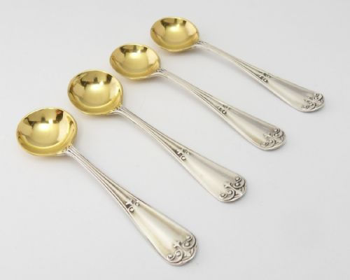 4 SILVER GILDED SALT SPOONS SHEFFIELD 1880 WALKER HALL - ADDITIONAL PHOTO 4