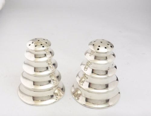 cased pair of silver pagoda peppers london 1904 - CATEGORY: ANTIQUE SILVER - DATED EDWARDIAN