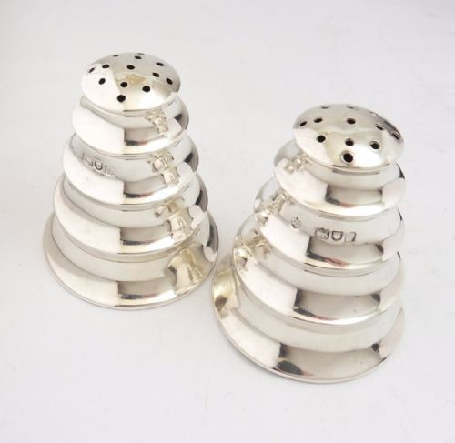 CASED PAIR OF SILVER PAGODA PEPPERS LONDON 1904 - ADDITIONAL PHOTO 4