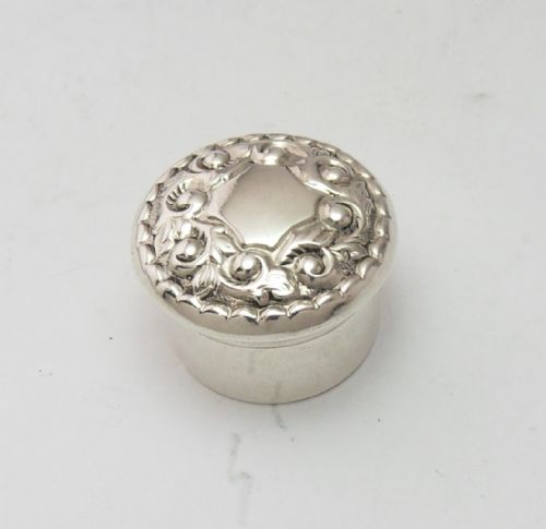 exquisite petite silver pill box birmingham 1898 - CATEGORY: ANTIQUE SILVER - DATED VICTORIAN