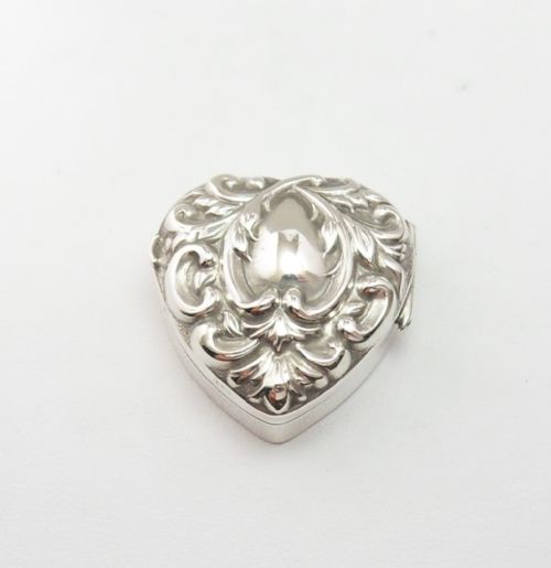 victorian silver heart pill box birmingham 1900 - CATEGORY: ANTIQUE SILVER - DATED VICTORIAN