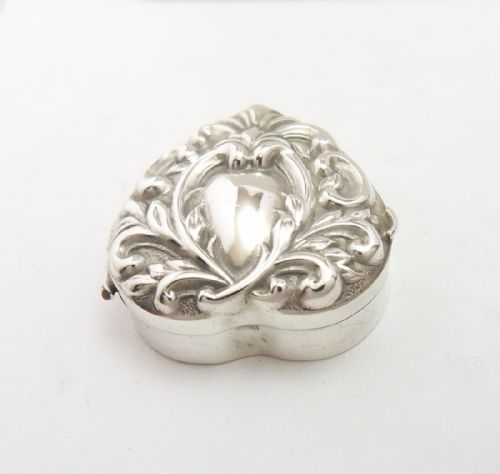 VICTORIAN SILVER HEART PILL BOX BIRMINGHAM 1900 - ADDITIONAL PHOTO 2