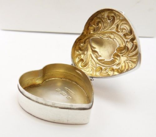 VICTORIAN SILVER HEART PILL BOX BIRMINGHAM 1900 - ADDITIONAL PHOTO 4