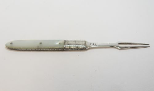 cased georgian silver mother of pearl fruit fork - CATEGORY: ANTIQUE SILVER - DATED GEORGIAN