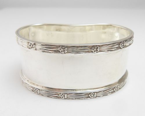 kidney shaped heavy solid silver napkin ring birmingham 1914 - CATEGORY: ANTIQUE SILVER - DATED 1920