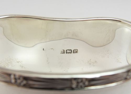 KIDNEY SHAPED HEAVY SOLID SILVER NAPKIN RING BIRMINGHAM 1914 - ADDITIONAL PHOTO 3