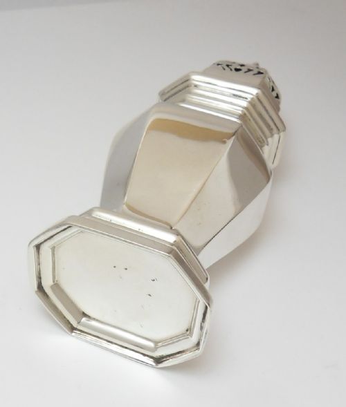 SOLID SILVER OCTAGONAL SUGAR CASTER SIFTER LONDON 1925 - ADDITIONAL PHOTO 5