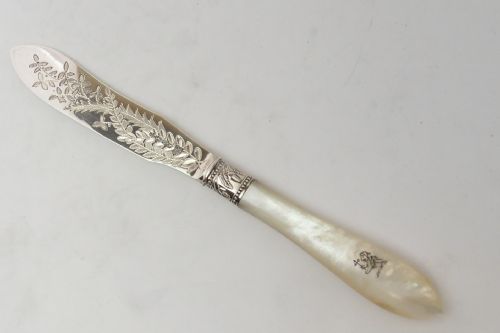 silver mother of pearl butter knife sheffield 1881 - CATEGORY: ANTIQUE SILVER - DATED VICTORIAN