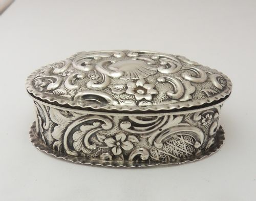 unusual floral embossed silver box birmingham 1902 - CATEGORY: ANTIQUE SILVER - DATED EDWARDIAN