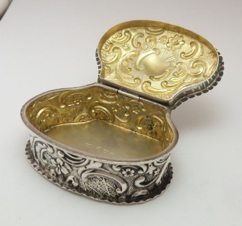UNUSUAL FLORAL EMBOSSED SILVER BOX BIRMINGHAM 1902 - ADDITIONAL PHOTO 3