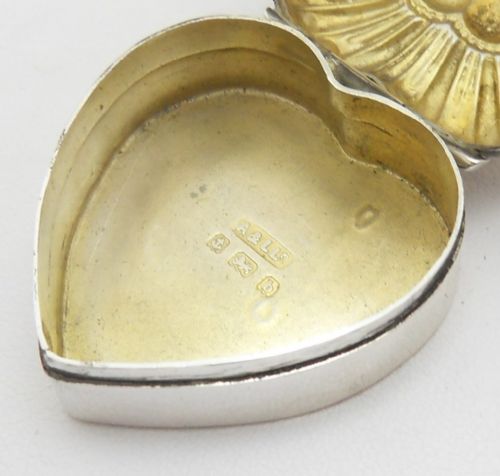 EDWARDIAN SILVER HEART SHAPED BOX BIRMINGHAM 1901 - ADDITIONAL PHOTO 9