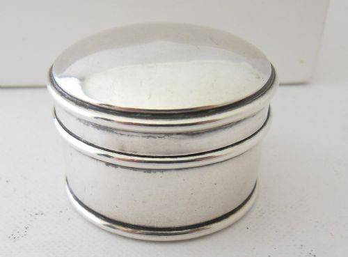 stylish silver pill pot birmingham 1915 - CATEGORY: ANTIQUE SILVER - DATED 1920