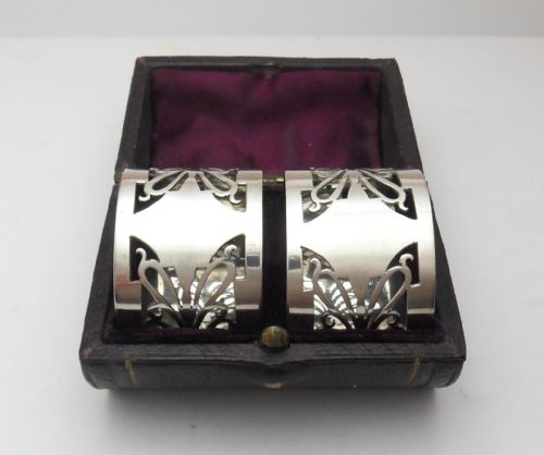 fine cased pair of silver napkin rings sheffield 1920 - CATEGORY: ANTIQUE SILVER - DATED 1920