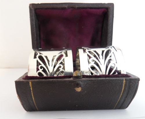 FINE CASED PAIR OF SILVER NAPKIN RINGS SHEFFIELD 1920 - ADDITIONAL PHOTO 2