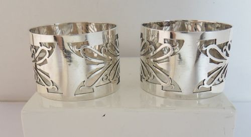 FINE CASED PAIR OF SILVER NAPKIN RINGS SHEFFIELD 1920 - ADDITIONAL PHOTO 3