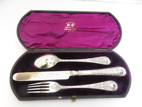 victorian cased silver christening set fully hallmarked - CATEGORY: ANTIQUE SILVER - DATED VICTORIAN