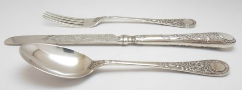 VICTORIAN CASED SILVER CHRISTENING SET FULLY HALLMARKED - ADDITIONAL PHOTO 2