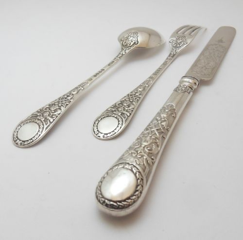 VICTORIAN CASED SILVER CHRISTENING SET FULLY HALLMARKED - ADDITIONAL PHOTO 6