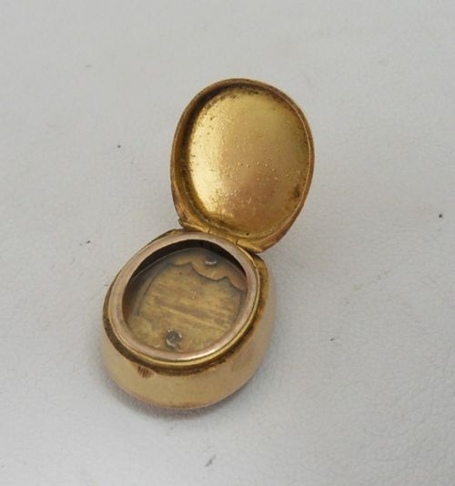 UNUSUAL VICTORIAN 9CT GOLD HORSE SHOE GARNET SET LOCKET - ADDITIONAL PHOTO 7