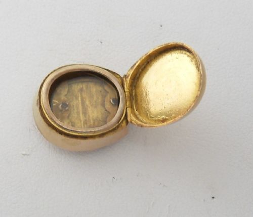 UNUSUAL VICTORIAN 9CT GOLD HORSE SHOE GARNET SET LOCKET - ADDITIONAL PHOTO 8