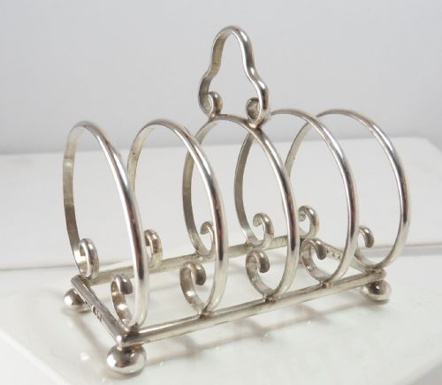 distinctly pretty silver toast rack sheffield 1915 - CATEGORY: ANTIQUE SILVER - DATED 1920