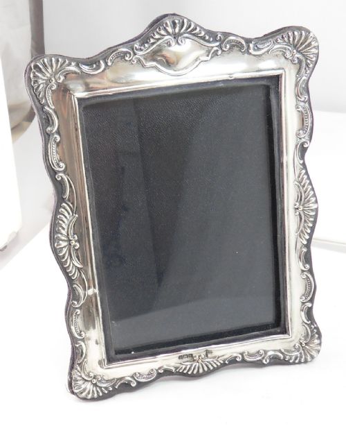 edwardian silver photo frame by walker hall sheffield 1905 - CATEGORY: ANTIQUE SILVER - DATED EDWARDIAN
