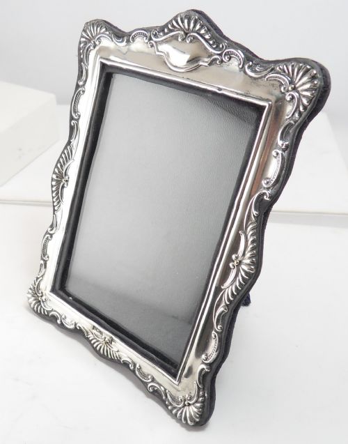 EDWARDIAN SILVER PHOTO FRAME BY WALKER HALL SHEFFIELD 1905 - ADDITIONAL PHOTO 1