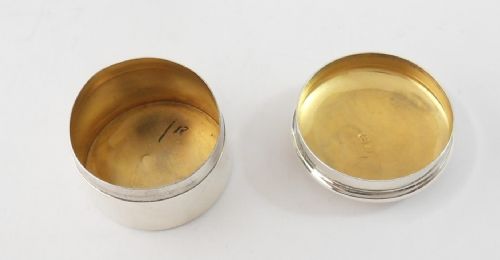 VICTORIAN SILVER MINIATURE PILL BOX BIRMINGHAM 1899 - ADDITIONAL PHOTO 1