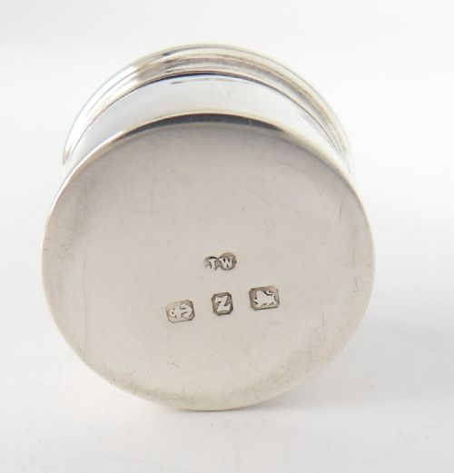VICTORIAN SILVER MINIATURE PILL BOX BIRMINGHAM 1899 - ADDITIONAL PHOTO 2