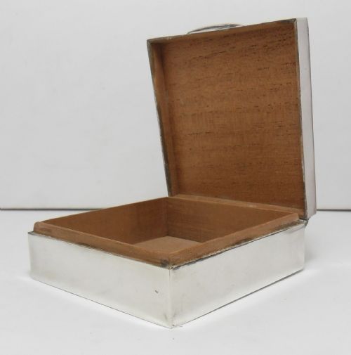 FINE SQUARE SILVER BOX BIRMINGHAM 1938 - ADDITIONAL PHOTO 1
