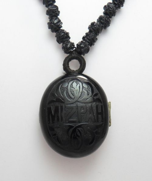 SUPERB VICTORIAN CARVED JET 'MIZPAH' MOURNING LOCKET NECKLACE - ADDITIONAL PHOTO 2