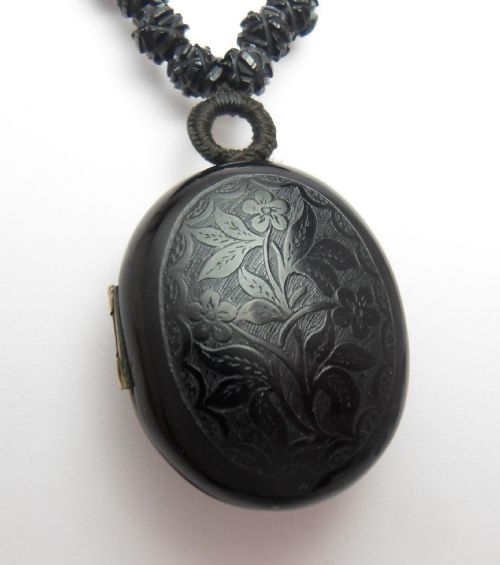 SUPERB VICTORIAN CARVED JET 'MIZPAH' MOURNING LOCKET NECKLACE - ADDITIONAL PHOTO 6