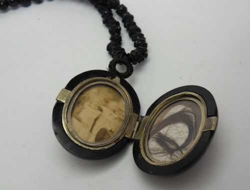 SUPERB VICTORIAN CARVED JET 'MIZPAH' MOURNING LOCKET NECKLACE - ADDITIONAL PHOTO 11