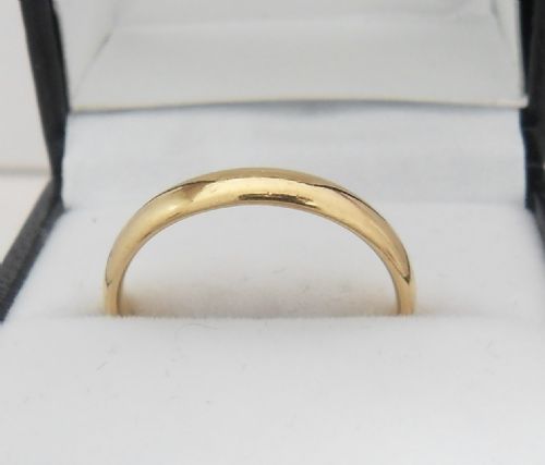 22ct gold band ring london 1923 size q - CATEGORY: ANTIQUE JEWELLERY - DATED 1930