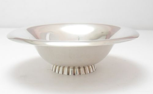 fine stylish silver footed bowl london 1949 - CATEGORY: ANTIQUE SILVER - DATED 1950
