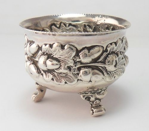 victorian acorn design salt by mappin webb birmingham 1899 - CATEGORY: ANTIQUE SILVER - DATED VICTORIAN