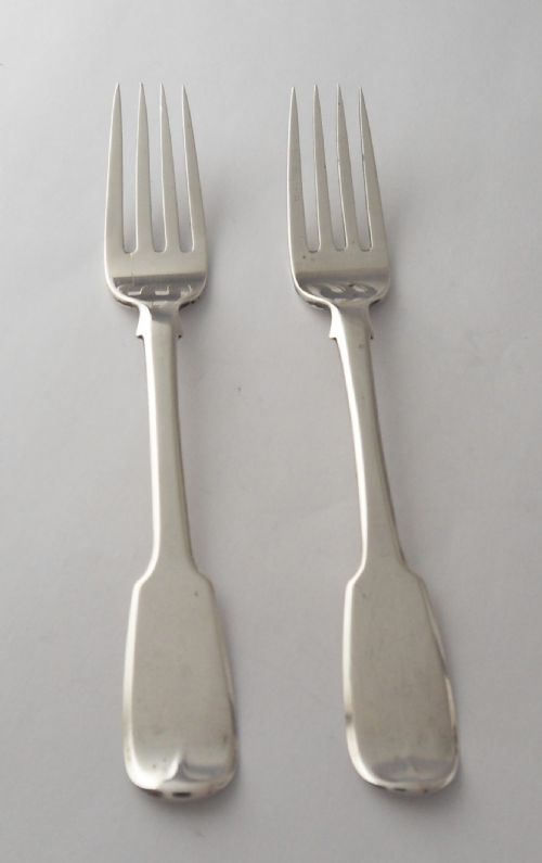 PAIR OF SMALL SILVER FORKS SHEFFIELD 1836 BY PATRICK LEONARD - ADDITIONAL PHOTO 1