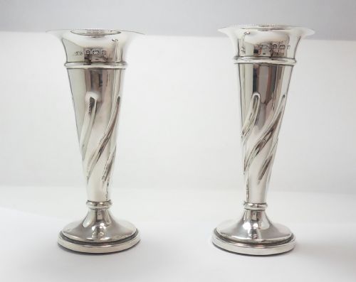 PAIR OF SILVER SWIRL STEM VASES BIRMINGHAM 1904 - ADDITIONAL PHOTO 4