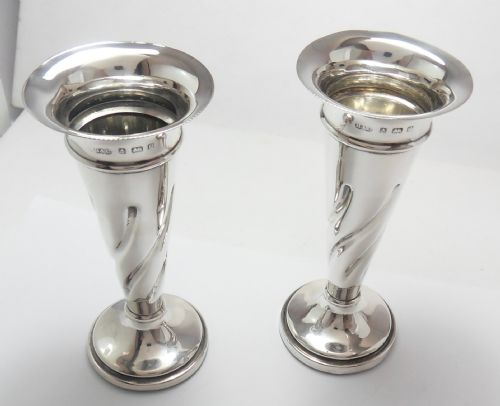 PAIR OF SILVER SWIRL STEM VASES BIRMINGHAM 1904 - ADDITIONAL PHOTO 6
