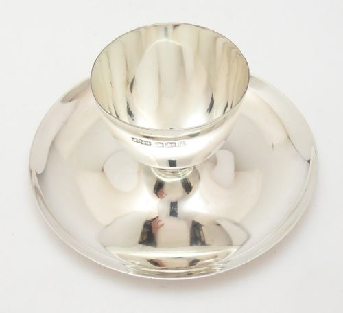 SILVER EGG CUP ON STAND SHEFFIELD 1943 - ADDITIONAL PHOTO 1