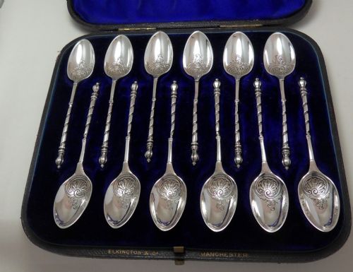 SUPERB CASED SET OF 12 VICTORIAN TEASPOONS LONDON 1876 - ADDITIONAL PHOTO 2