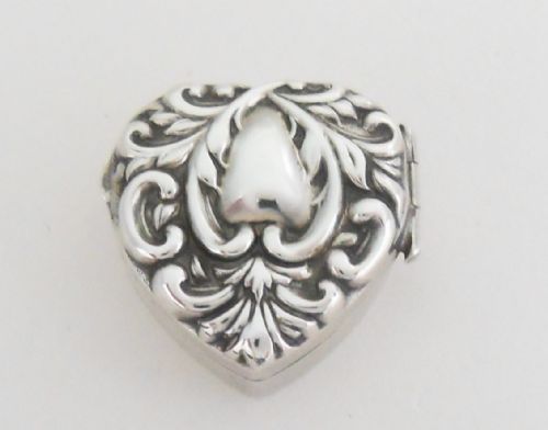 heart shaped silver miniature box birmingham 1906 - CATEGORY: ANTIQUE SILVER - DATED EDWARDIAN