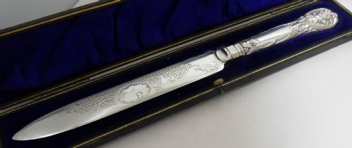 cased edwardian silver handle wedding cake knife featuring shamrock rose thistle - CATEGORY: ANTIQUE SILVER - DATED EDWARDIAN