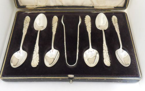 SET OF SILVER TEASPOONS SUGAR TONGS WALKER HALL SHEFFIELD 1907 - ADDITIONAL PHOTO 1