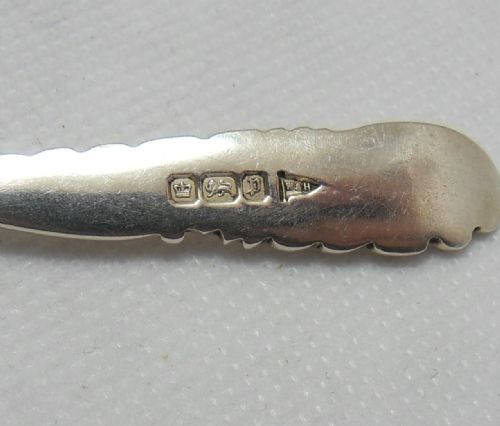 SET OF SILVER TEASPOONS SUGAR TONGS WALKER HALL SHEFFIELD 1907 - ADDITIONAL PHOTO 3